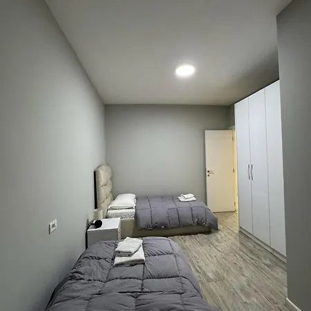 Apartament Dennys Center 2 Tirana