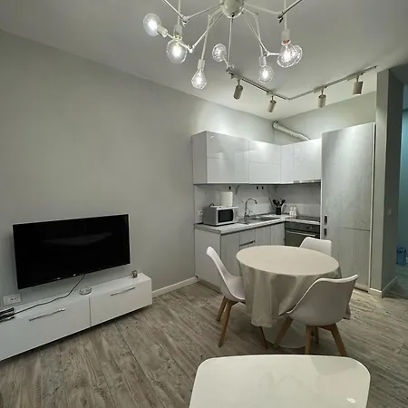 Denny's Center 2 Apartment