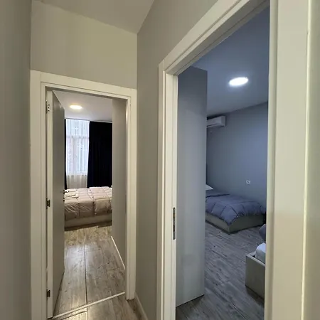 Denny's Center 2 Apartment *